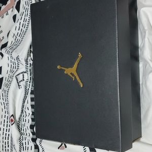 Jordan Max 200 (GS) size 4Y washed coral and smoke grey color